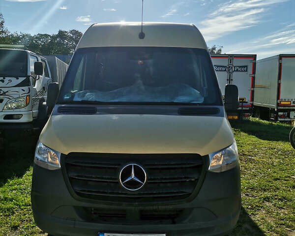 Бежевый Мерседес Sprinter, объемом двигателя 1.95 л и пробегом 295 тыс. км за 35383 $, фото 1 на Automoto.ua