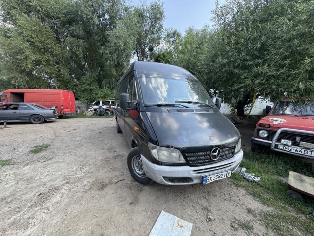 Черный Мерседес Sprinter, объемом двигателя 2.1 л и пробегом 460 тыс. км за 5325 $, фото 1 на Automoto.ua