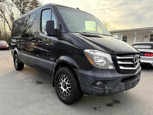 Черный Мерседес Sprinter, объемом двигателя 3 л и пробегом 70 тыс. км за 10500 $, фото 1 на Automoto.ua