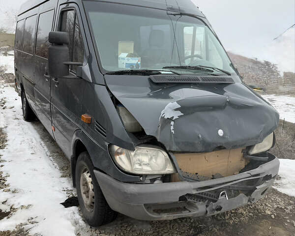 Черный Мерседес Sprinter, объемом двигателя 2.2 л и пробегом 220 тыс. км за 5000 $, фото 1 на Automoto.ua
