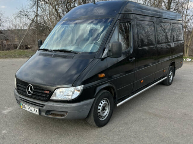 Черный Мерседес Sprinter, объемом двигателя 2.2 л и пробегом 720 тыс. км за 6900 $, фото 1 на Automoto.ua