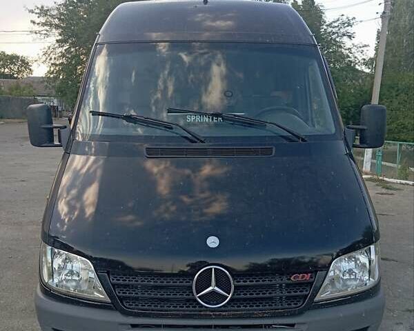 Черный Мерседес Sprinter, объемом двигателя 2.7 л и пробегом 600 тыс. км за 15500 $, фото 1 на Automoto.ua