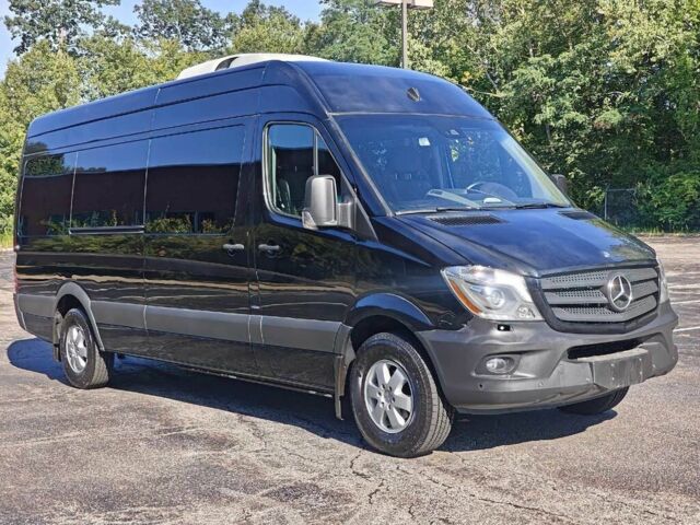 Черный Мерседес Sprinter, объемом двигателя 3 л и пробегом 77 тыс. км за 5600 $, фото 1 на Automoto.ua