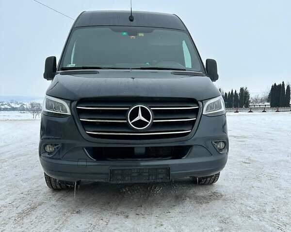 Черный Мерседес Sprinter, объемом двигателя 1.95 л и пробегом 392 тыс. км за 44600 $, фото 1 на Automoto.ua