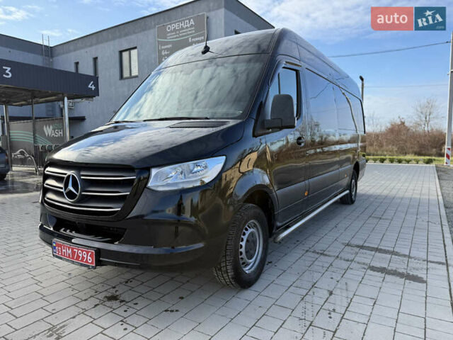 Черный Мерседес Sprinter, объемом двигателя 0 л и пробегом 158 тыс. км за 31800 $, фото 1 на Automoto.ua