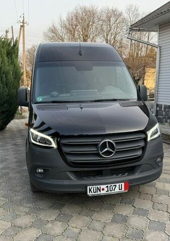Черный Мерседес Sprinter, объемом двигателя 2.14 л и пробегом 171 тыс. км за 30014 $, фото 1 на Automoto.ua
