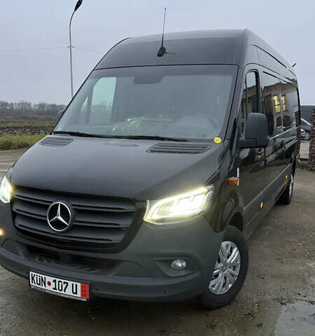 Чорний Мерседес Sprinter, об'ємом двигуна 2.14 л та пробігом 172 тис. км за 30673 $, фото 1 на Automoto.ua