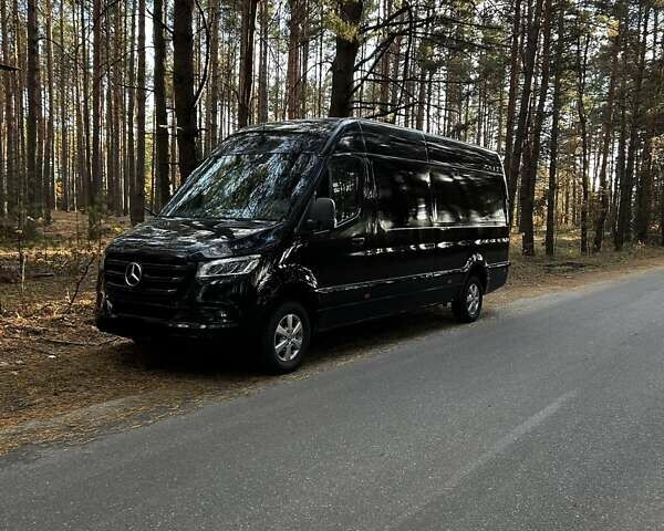 Мерседес Sprinter 2021 в Киеве на Automoto.ua Черный Мерседес Sprinter, объемом двигателя 1.95 л и пробегом 280 тыс. км за 35000 $, фото 1 на Automoto.ua