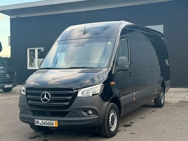 Черный Мерседес Sprinter, объемом двигателя 1.95 л и пробегом 243 тыс. км за 33000 $, фото 1 на Automoto.ua