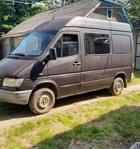 Черный Мерседес Sprinter, объемом двигателя 2.3 л и пробегом 400 тыс. км за 3500 $, фото 1 на Automoto.ua