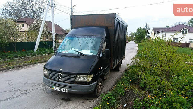 Черный Мерседес Sprinter, объемом двигателя 2.3 л и пробегом 700 тыс. км за 3700 $, фото 1 на Automoto.ua