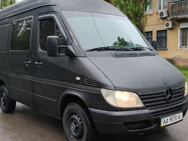 Черный Мерседес Sprinter, объемом двигателя 0.22 л и пробегом 427 тыс. км за 5000 $, фото 1 на Automoto.ua