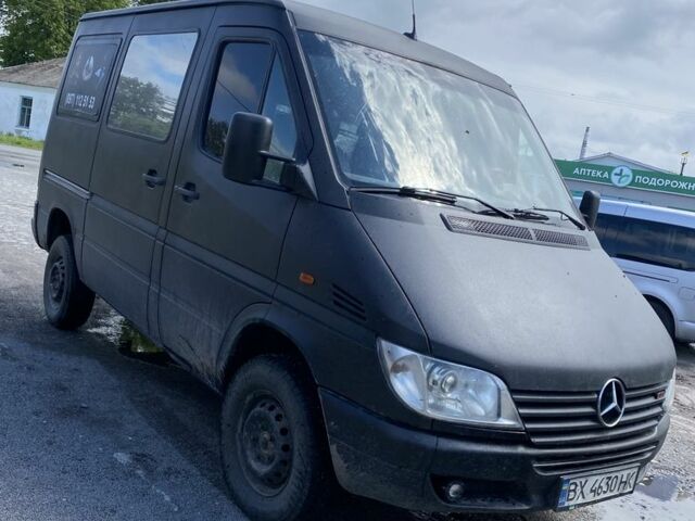 Черный Мерседес Sprinter, объемом двигателя 2.1 л и пробегом 540 тыс. км за 4000 $, фото 1 на Automoto.ua