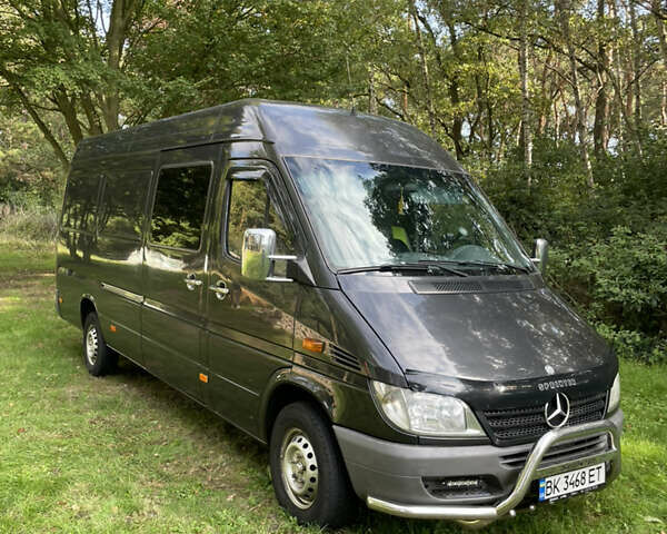 Черный Мерседес Sprinter, объемом двигателя 2.15 л и пробегом 450 тыс. км за 15300 $, фото 1 на Automoto.ua