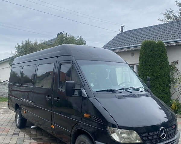 Черный Мерседес Sprinter, объемом двигателя 2.15 л и пробегом 390 тыс. км за 8900 $, фото 1 на Automoto.ua