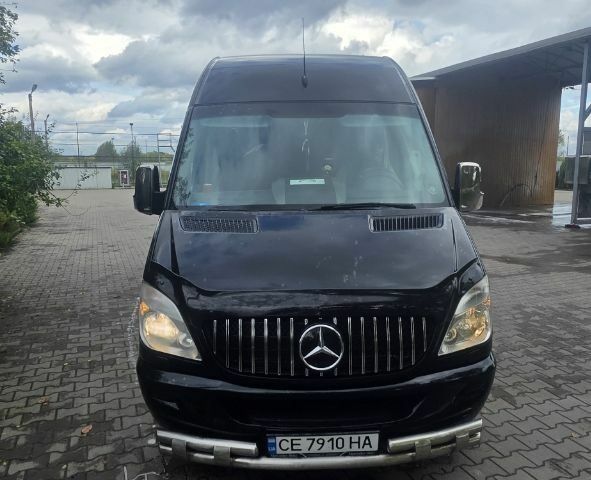 Черный Мерседес Sprinter, объемом двигателя 3 л и пробегом 300 тыс. км за 16900 $, фото 1 на Automoto.ua
