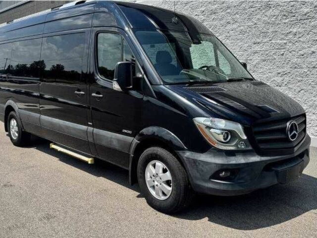 Черный Мерседес Sprinter, объемом двигателя 2.1 л и пробегом 121 тыс. км за 10500 $, фото 1 на Automoto.ua