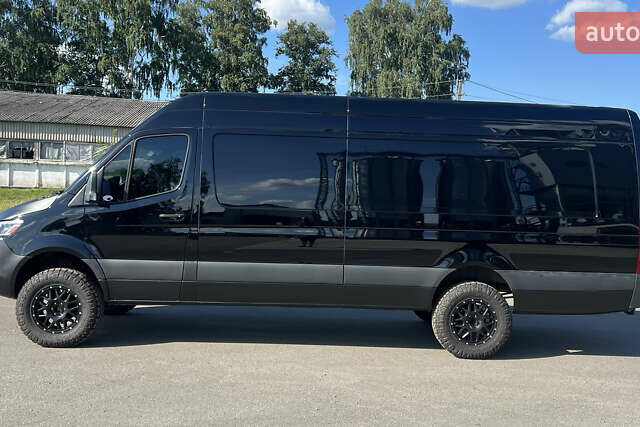 Черный Мерседес Sprinter, объемом двигателя 3 л и пробегом 150 тыс. км за 55000 $, фото 1 на Automoto.ua