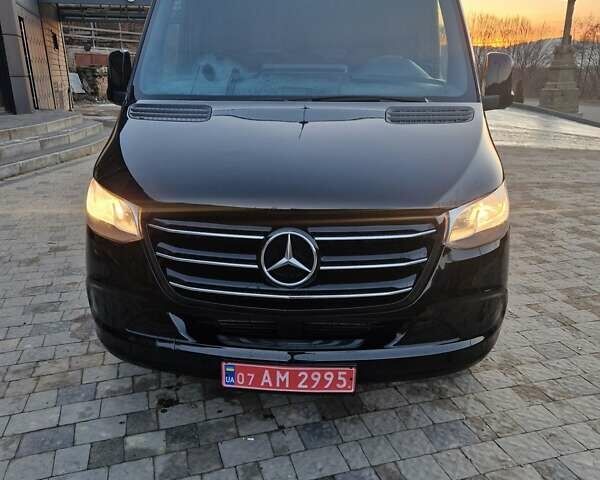 Черный Мерседес Sprinter, объемом двигателя 2.2 л и пробегом 268 тыс. км за 29492 $, фото 1 на Automoto.ua