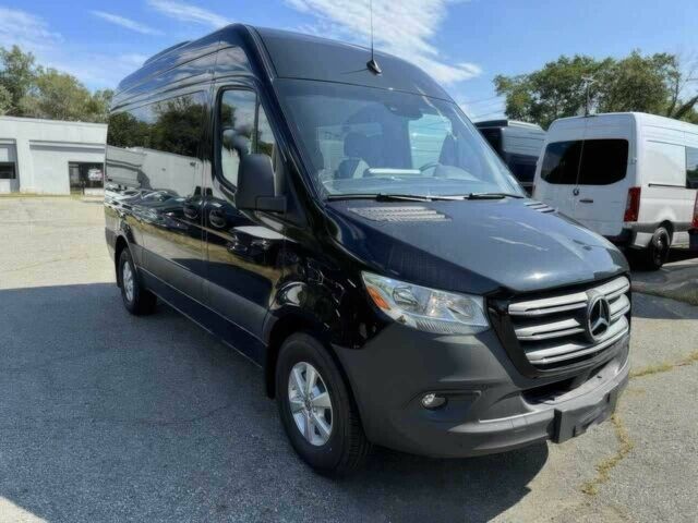 Черный Мерседес Sprinter, объемом двигателя 2 л и пробегом 15 тыс. км за 20000 $, фото 1 на Automoto.ua