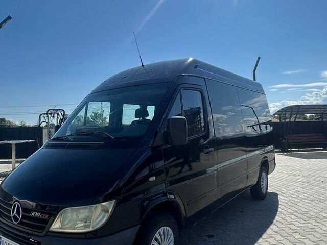 Черный Мерседес Sprinter, объемом двигателя 2.15 л и пробегом 660 тыс. км за 6100 $, фото 1 на Automoto.ua