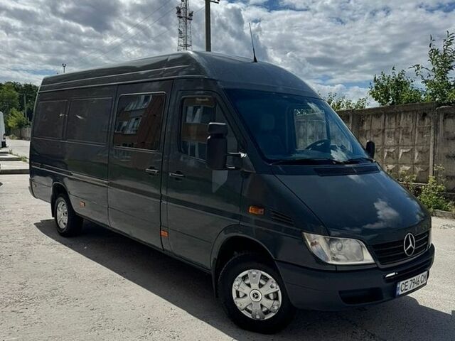 Черный Мерседес Sprinter, объемом двигателя 2.15 л и пробегом 420 тыс. км за 9799 $, фото 1 на Automoto.ua