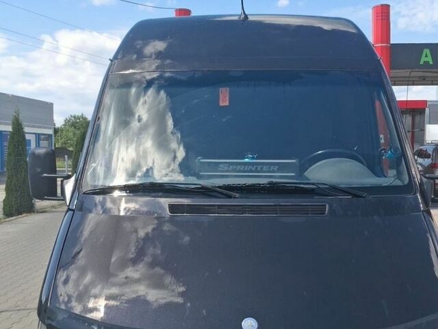 Черный Мерседес Sprinter, объемом двигателя 2.2 л и пробегом 510 тыс. км за 8500 $, фото 1 на Automoto.ua