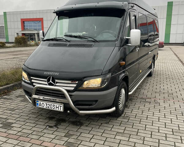 Черный Мерседес Sprinter, объемом двигателя 2.7 л и пробегом 725 тыс. км за 9000 $, фото 1 на Automoto.ua