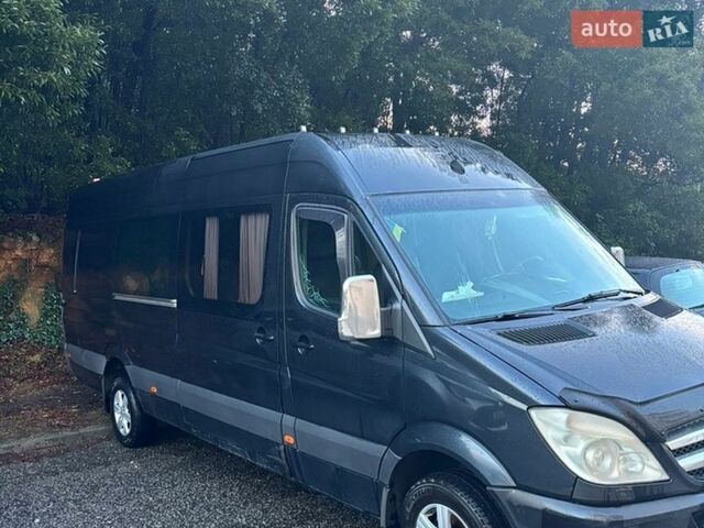 Черный Мерседес Sprinter, объемом двигателя 2.9 л и пробегом 700 тыс. км за 29561 $, фото 1 на Automoto.ua