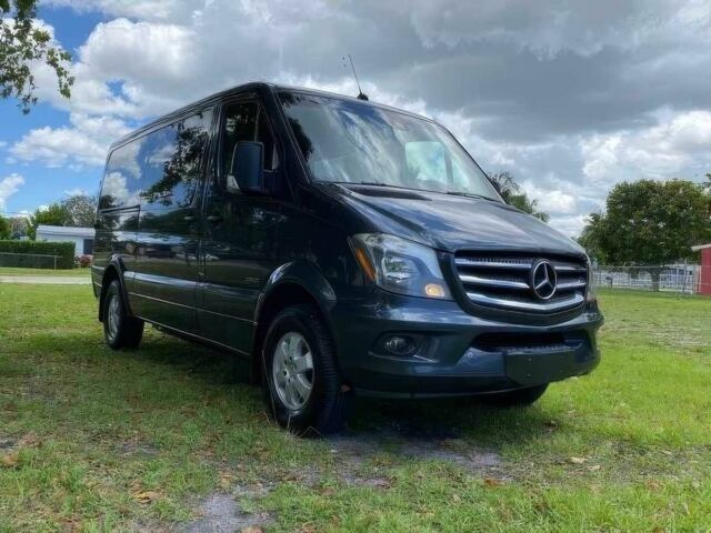 Черный Мерседес Sprinter, объемом двигателя 2.1 л и пробегом 120 тыс. км за 46000 $, фото 1 на Automoto.ua