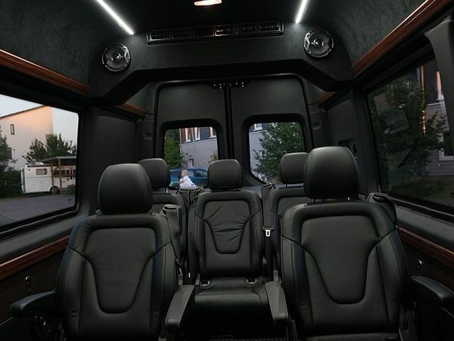 Черный Мерседес Sprinter, объемом двигателя 2.14 л и пробегом 120 тыс. км за 42500 $, фото 1 на Automoto.ua