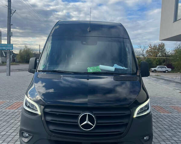 Чорний Мерседес Sprinter, об'ємом двигуна 3 л та пробігом 300 тис. км за 67749 $, фото 1 на Automoto.ua