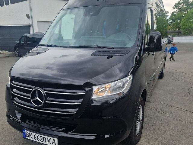 Черный Мерседес Sprinter, объемом двигателя 1.95 л и пробегом 197 тыс. км за 52000 $, фото 1 на Automoto.ua