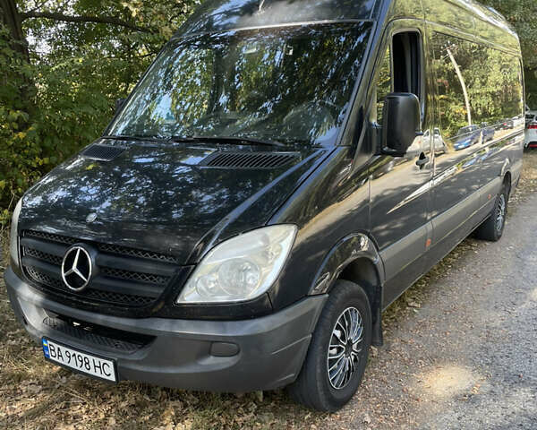 Черный Мерседес Sprinter, объемом двигателя 2.7 л и пробегом 485 тыс. км за 20000 $, фото 1 на Automoto.ua