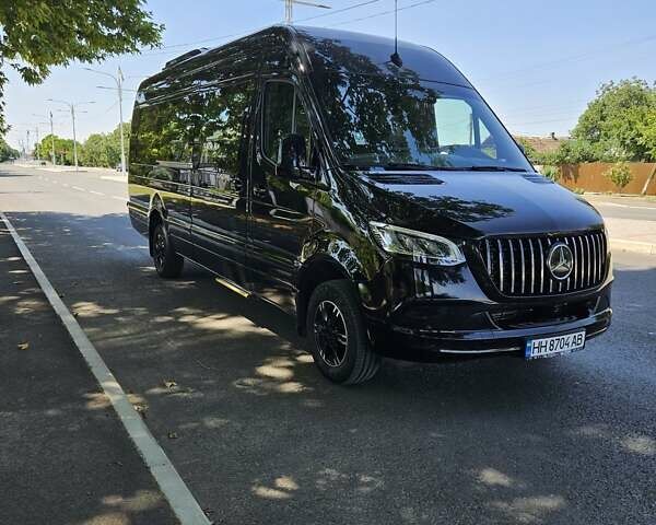 Черный Мерседес Sprinter, объемом двигателя 2.99 л и пробегом 300 тыс. км за 77500 $, фото 1 на Automoto.ua