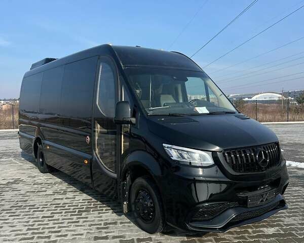 Черный Мерседес Sprinter, объемом двигателя 0 л и пробегом 49 тыс. км за 137343 $, фото 1 на Automoto.ua