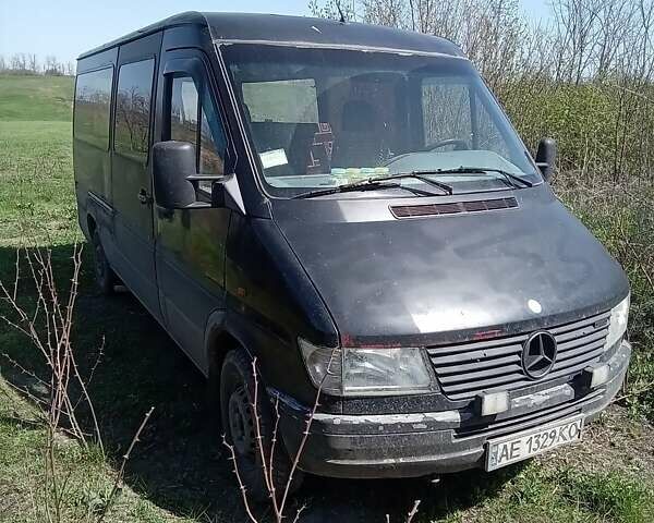 Черный Мерседес Sprinter, объемом двигателя 2.3 л и пробегом 500 тыс. км за 3700 $, фото 1 на Automoto.ua