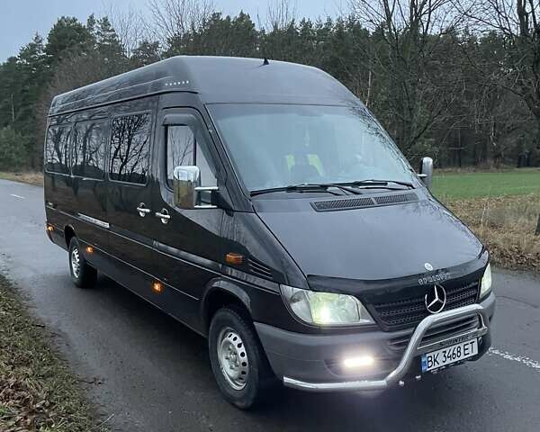 Чорний Мерседес Sprinter, об'ємом двигуна 2.2 л та пробігом 360 тис. км за 14500 $, фото 1 на Automoto.ua