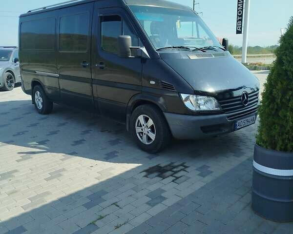 Черный Мерседес Sprinter, объемом двигателя 2.69 л и пробегом 400 тыс. км за 7000 $, фото 1 на Automoto.ua