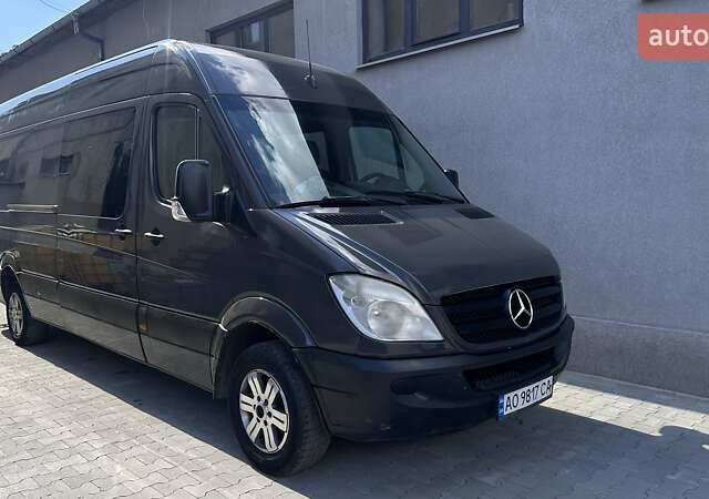 Черный Мерседес Sprinter, объемом двигателя 2.15 л и пробегом 803 тыс. км за 9300 $, фото 1 на Automoto.ua
