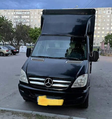 Черный Мерседес Sprinter, объемом двигателя 2.2 л и пробегом 522 тыс. км за 13000 $, фото 1 на Automoto.ua