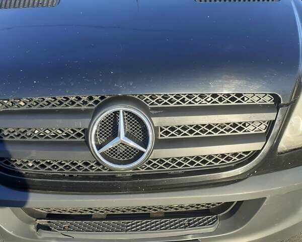 Черный Мерседес Sprinter, объемом двигателя 2.2 л и пробегом 476 тыс. км за 10200 $, фото 1 на Automoto.ua