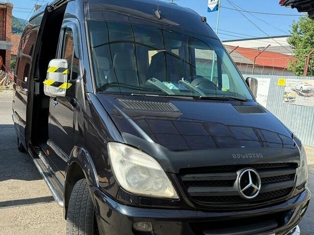Черный Мерседес Sprinter, объемом двигателя 2.99 л и пробегом 550 тыс. км за 17000 $, фото 1 на Automoto.ua