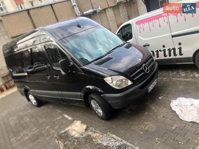 Черный Мерседес Sprinter, объемом двигателя 3.2 л и пробегом 700 тыс. км за 11500 $, фото 1 на Automoto.ua