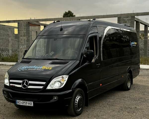 Черный Мерседес Sprinter, объемом двигателя 2.99 л и пробегом 430 тыс. км за 37700 $, фото 1 на Automoto.ua