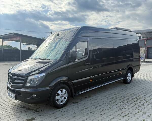 Черный Мерседес Sprinter, объемом двигателя 3 л и пробегом 693 тыс. км за 28900 $, фото 1 на Automoto.ua