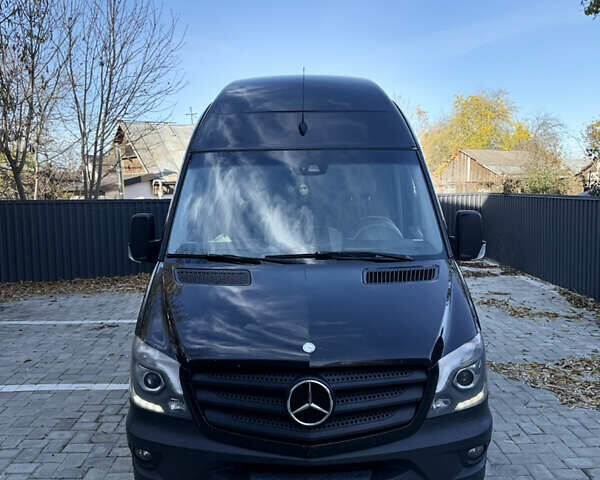 Черный Мерседес Sprinter, объемом двигателя 2.2 л и пробегом 660 тыс. км за 31459 $, фото 1 на Automoto.ua