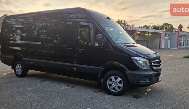 Черный Мерседес Sprinter, объемом двигателя 2.2 л и пробегом 334 тыс. км за 32199 $, фото 1 на Automoto.ua