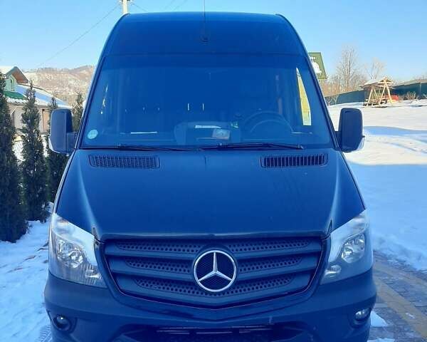 Черный Мерседес Sprinter, объемом двигателя 2.1 л и пробегом 483 тыс. км за 23000 $, фото 1 на Automoto.ua