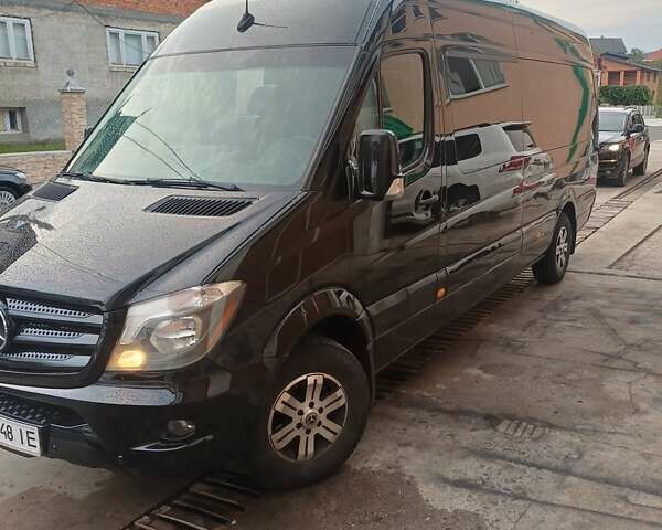 Черный Мерседес Sprinter, объемом двигателя 0 л и пробегом 270 тыс. км за 33700 $, фото 1 на Automoto.ua